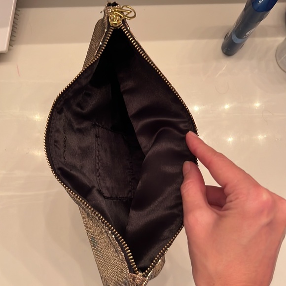 Gold - Picture 4 of 7